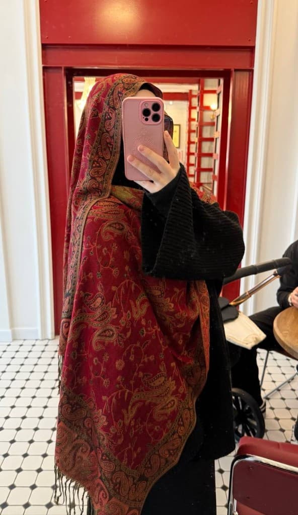 Платок с узором пейсли